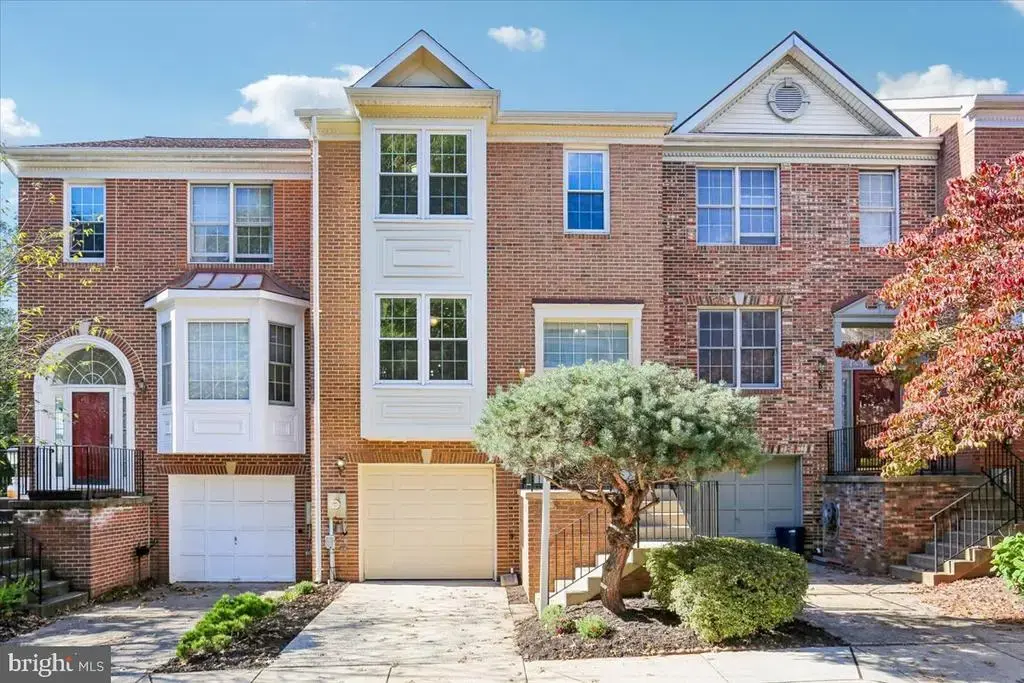 4 Carriage Walk Ct, GAITHERSBURG