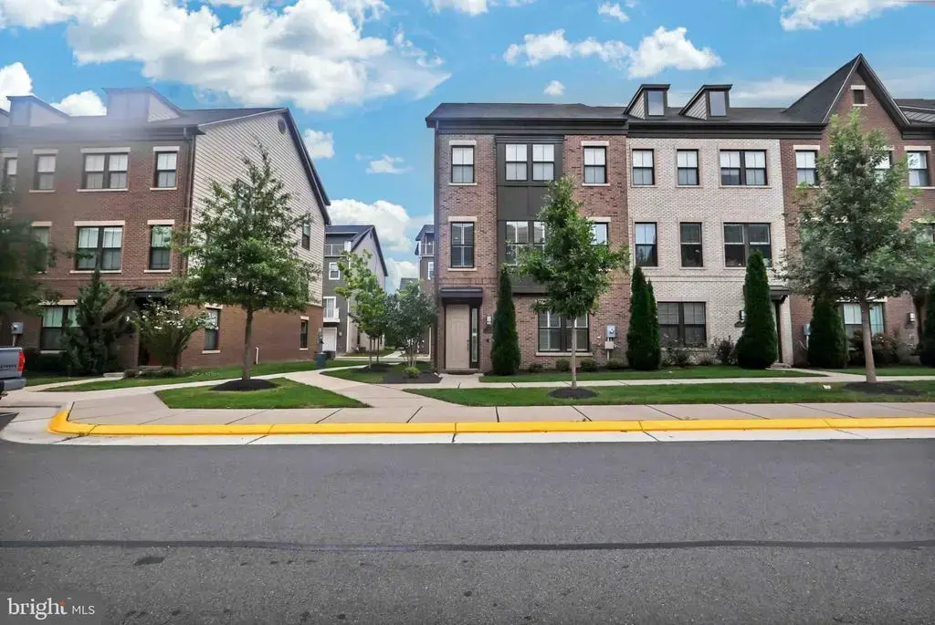 3061 Alan Shepard St, HERNDON