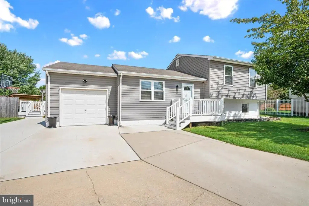 62 Hunting Ridge Rd, NEWARK