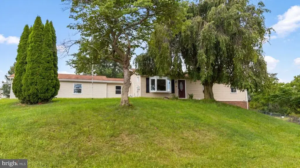 1673 Broad Ln, FALLING WATERS