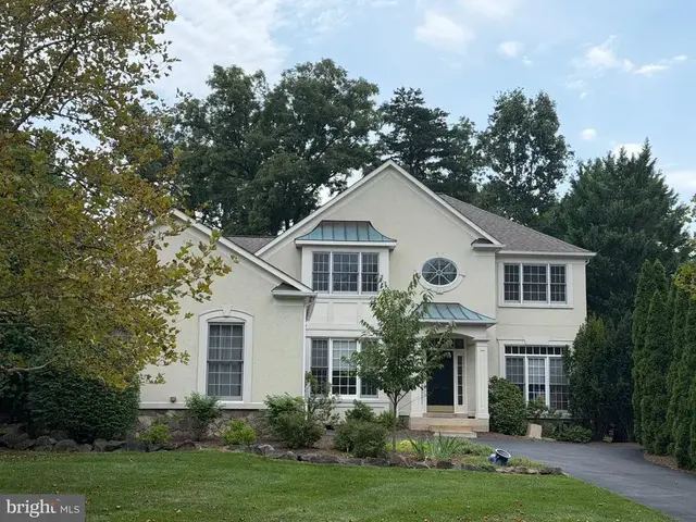 902 Leona Ln, Herndon