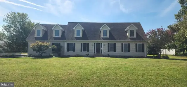 201 Winchester Dr, Centreville
