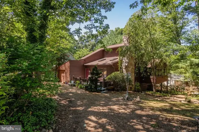 636 Flower Dr, Mcgaheysville