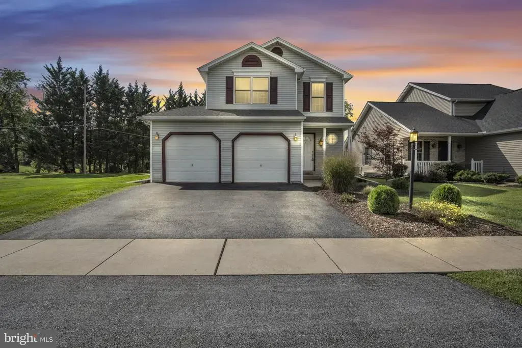 144 Lakeside Dr, LEWISBERRY