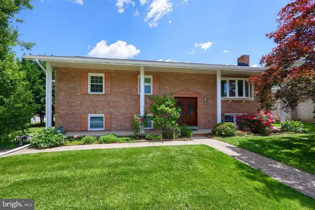 3495 Edenbridge Rd, YORK