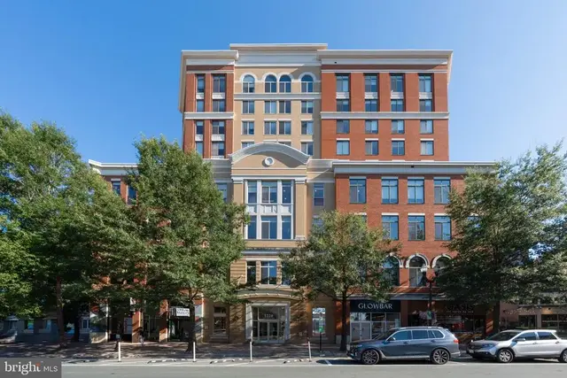 1220 N Fillmore St #606, Arlington