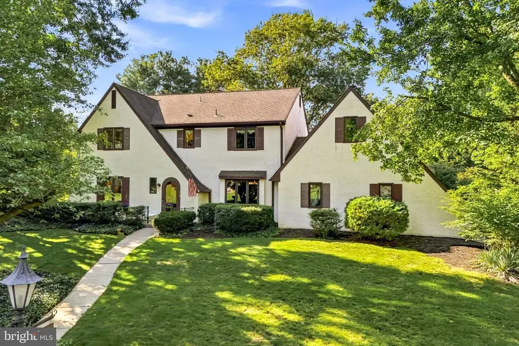 559 Sentinel Rd, MOORESTOWN