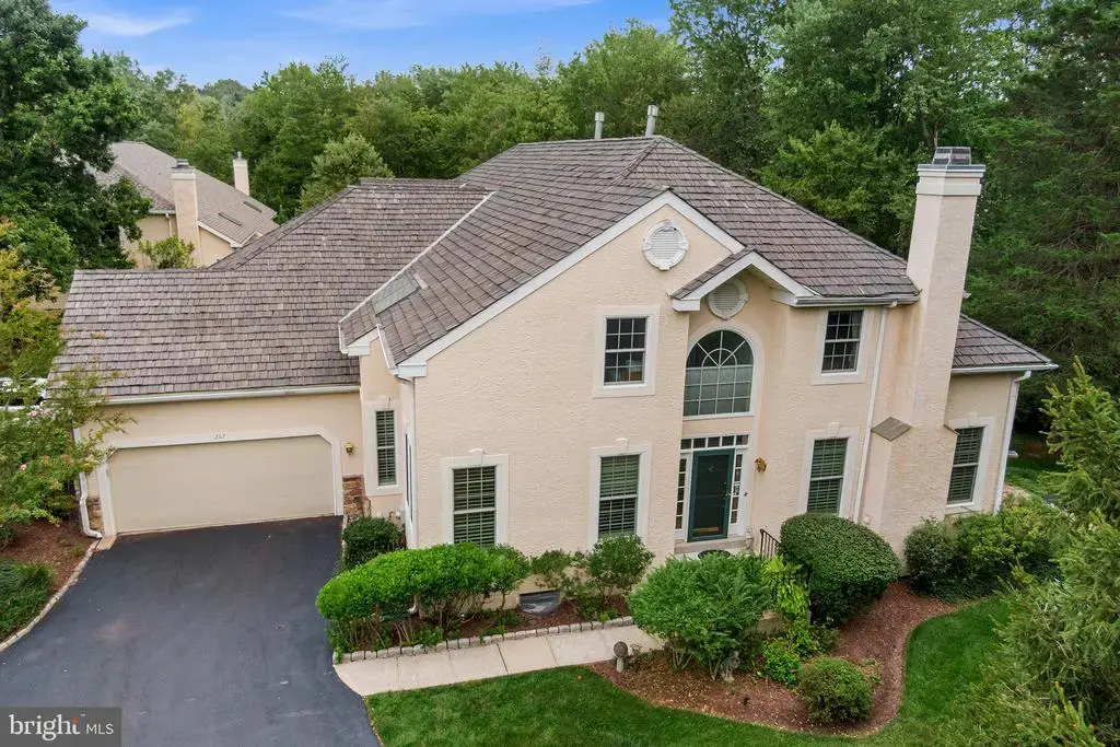 207 Yorktown Pl #107, BERWYN