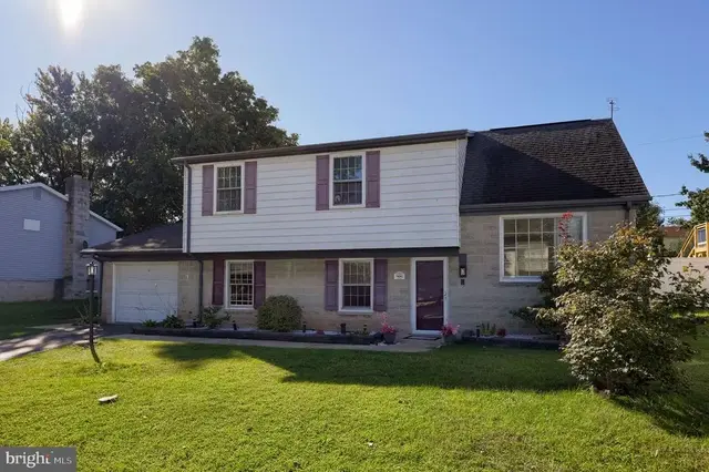 906 Northbriar Dr, York