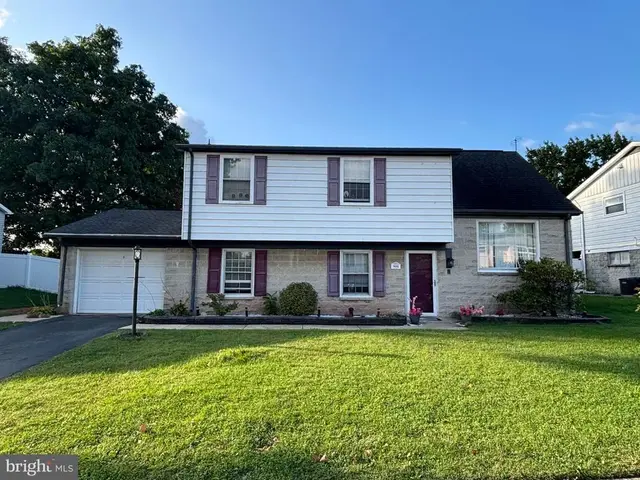 906 Northbriar Dr, York