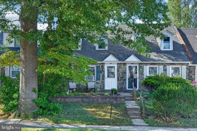 884 Woodlawn Ave, Phoenixville
