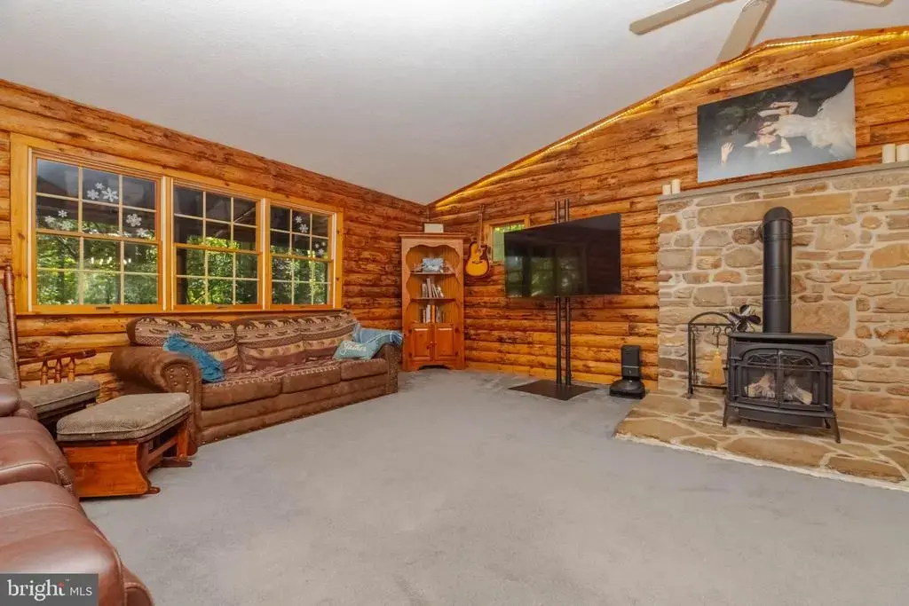 2436 Linda Ln, JARRETTSVILLE