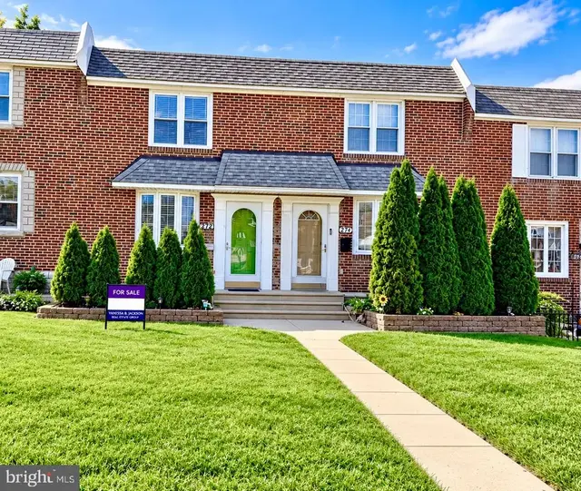 272 Westbrook Dr, Clifton Heights