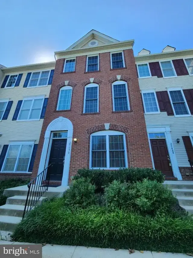 25090 Lomax Ter, Chantilly