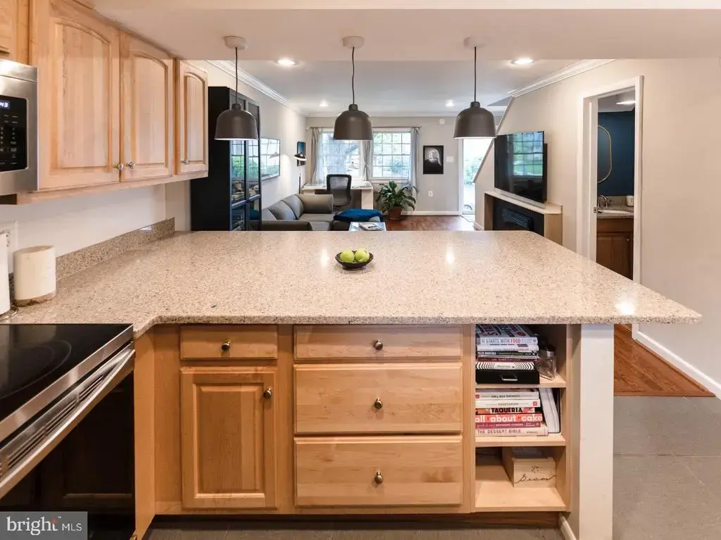 202 S Virginia Ave #73, FALLS CHURCH