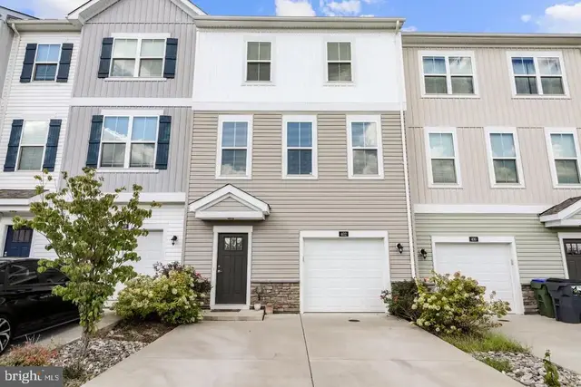 402 Honeyberry Ln, Fredericksburg