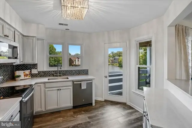 7604-j Lakeside Village Dr, Falls Church