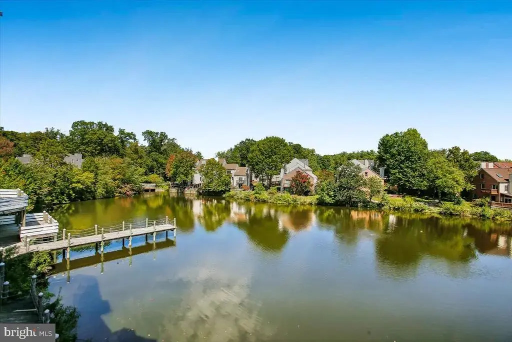 7604-j Lakeside Village Dr, FALLS CHURCH