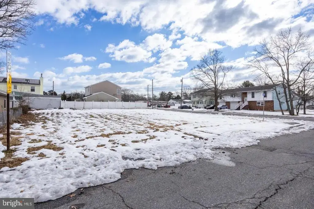 302 Falcon Dr, TUCKERTON