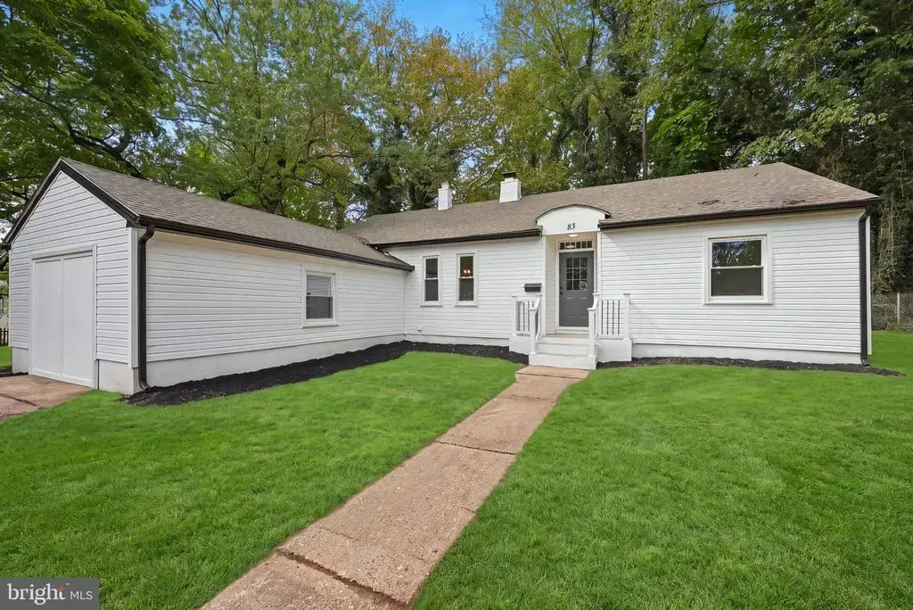 83 Natrona Ave, HAMILTON