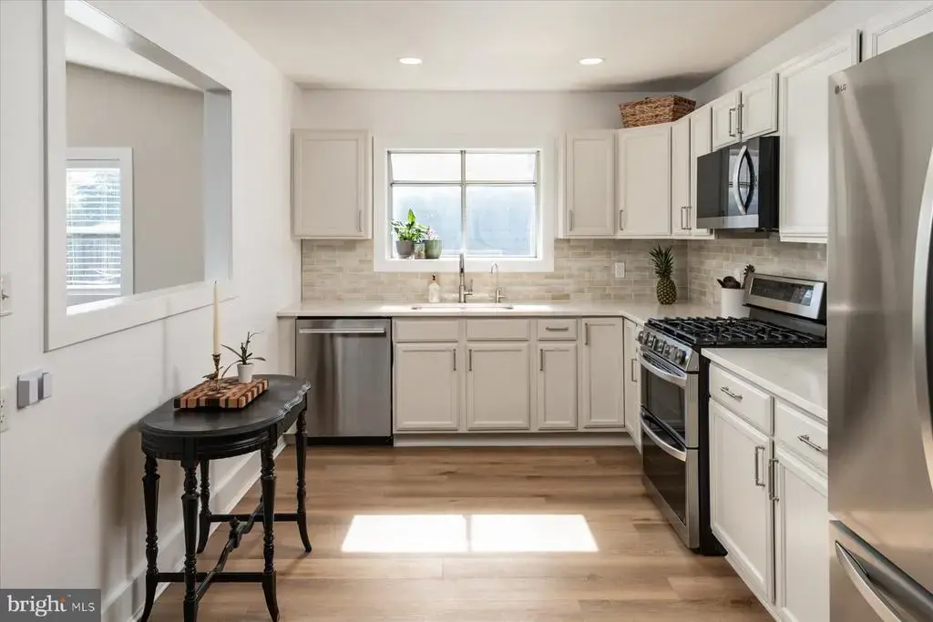 2 Sunset Cir, PASADENA