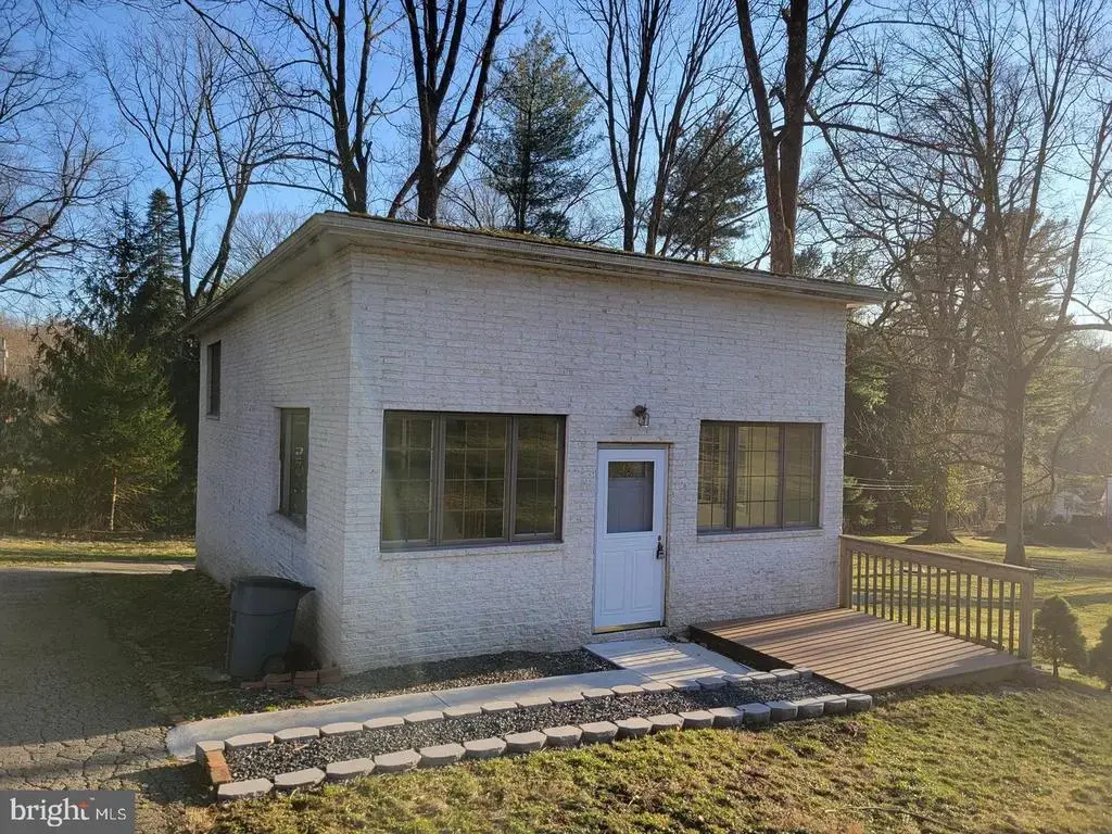 933-cottage Stoke Rd, VILLANOVA