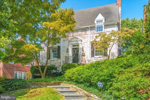 4135 Woodbine St, Chevy Chase