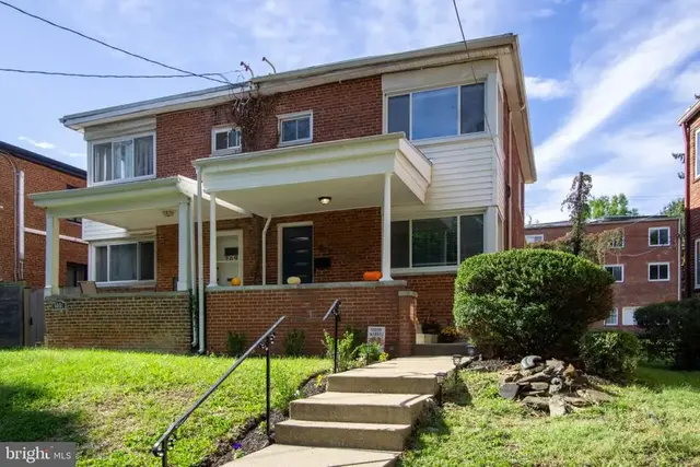 207 Hawaii Ave Ne, Washington