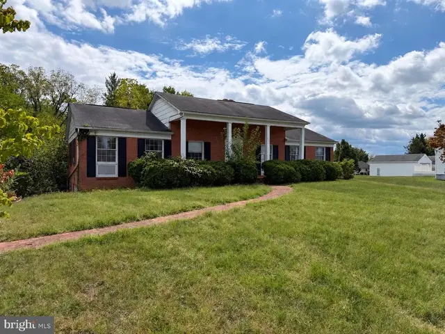7976 Church St, Middletown
