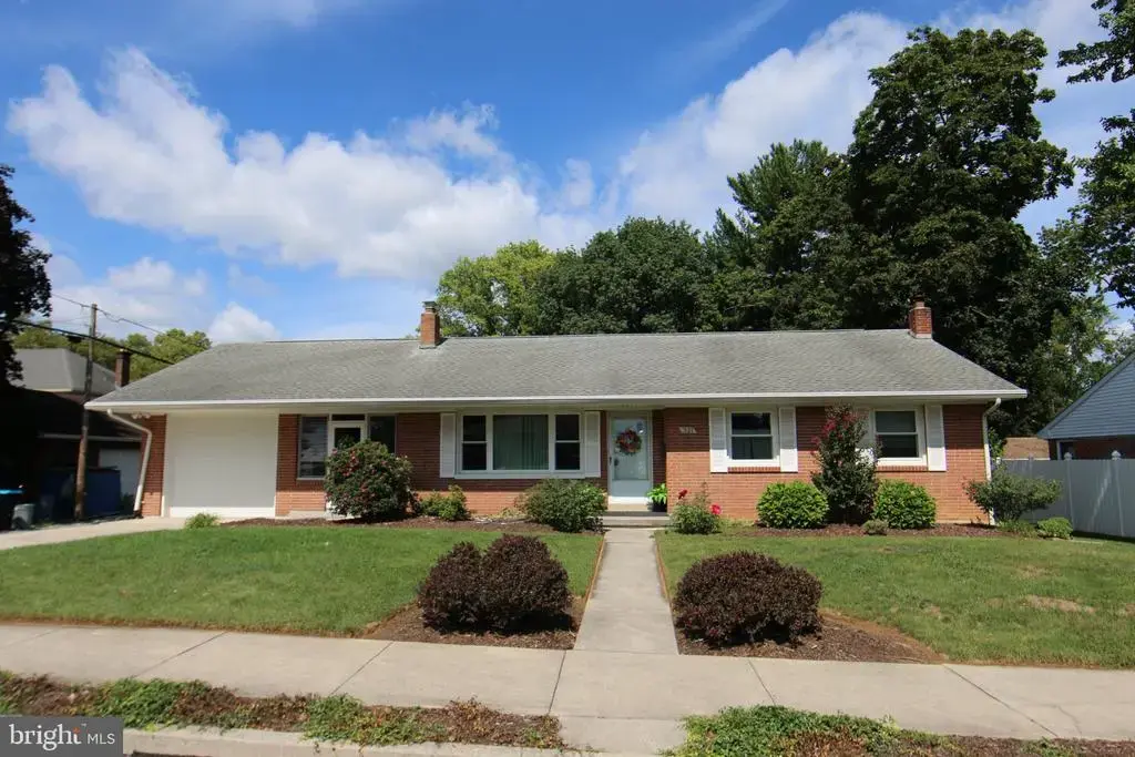 321 E Walnut St, PALMYRA