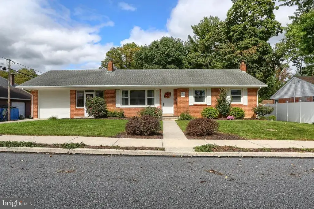 321 E Walnut St, PALMYRA