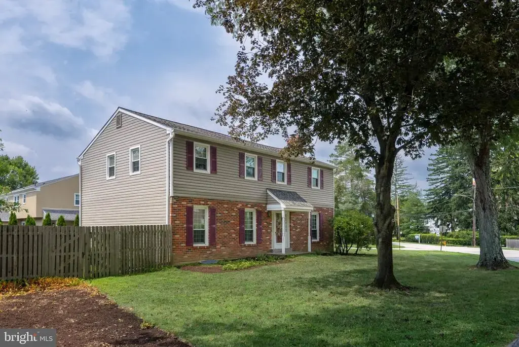 5 Grant Ln, WAYNE