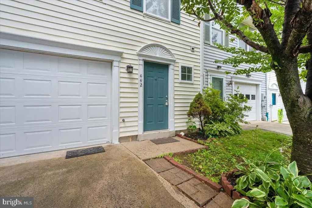 442 Blossom Ln, FREDERICK