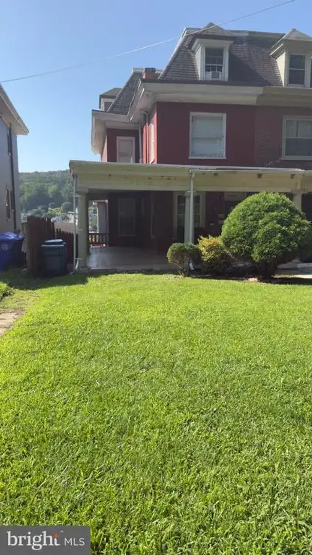 1742 Mineral Spring Rd, Reading