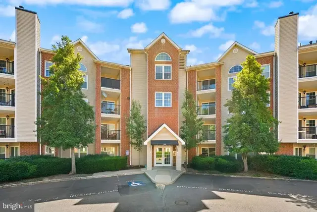 3313 Wyndham Cir #3209, Alexandria