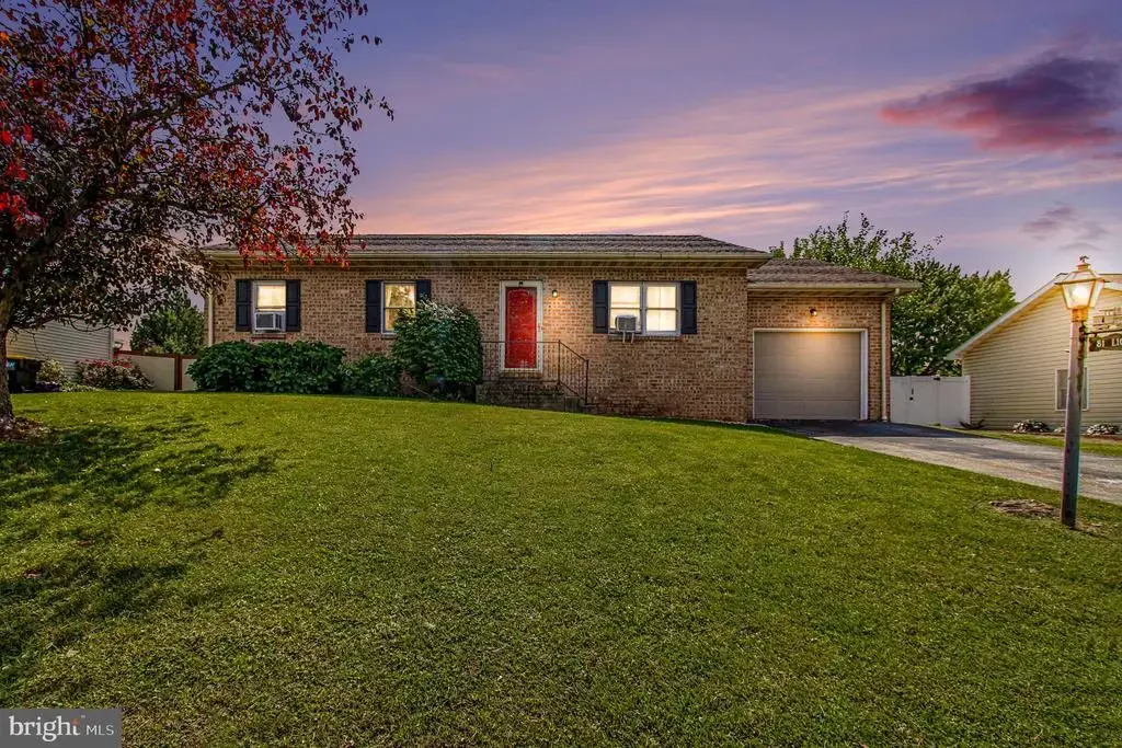 81 Lion Dr., HANOVER