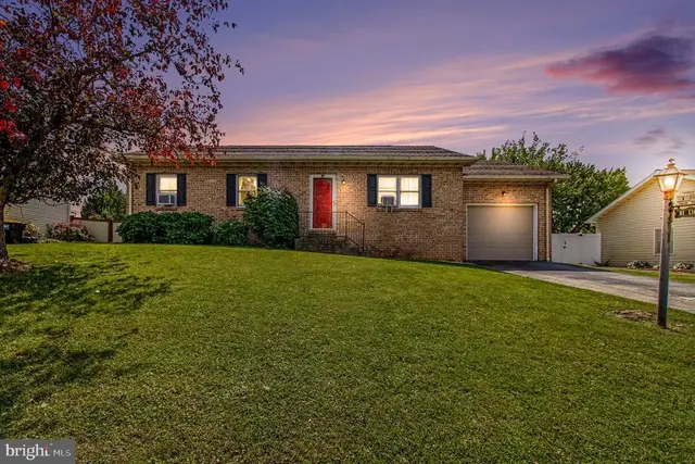 81 Lion Dr., Hanover