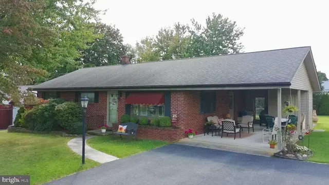 213 Joyce Dr, Fayetteville