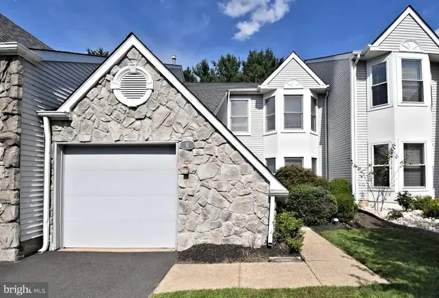 6 Kanon Ct, Newtown