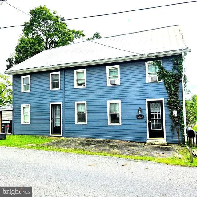 202 E Main St, Landisburg