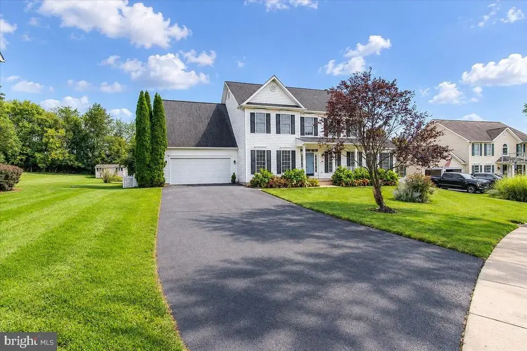 117 Mina Dr, MIDDLETOWN