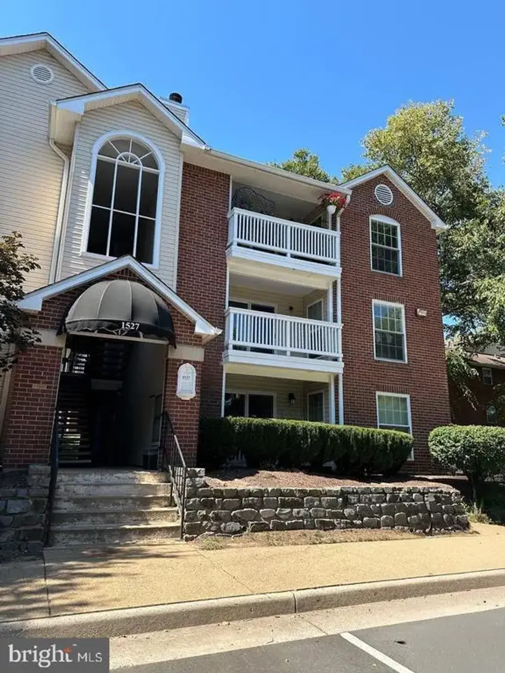 1527 Lincoln Way #104, MCLEAN