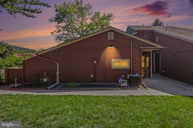 848 Louise Ct, Enola
