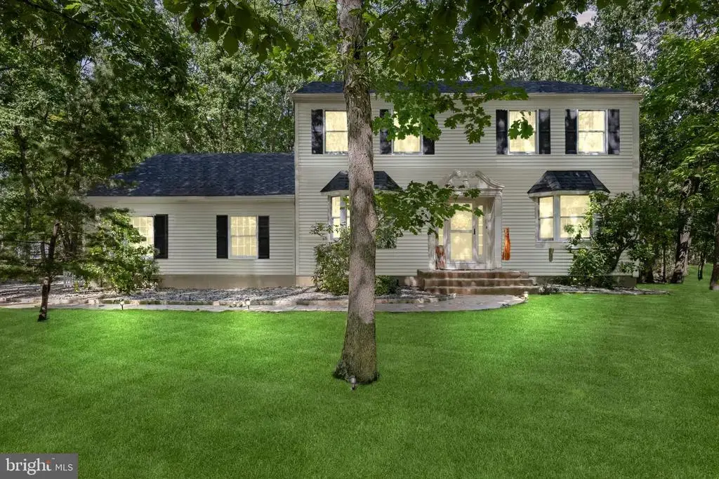 14 Wethersfield Dr, MEDFORD