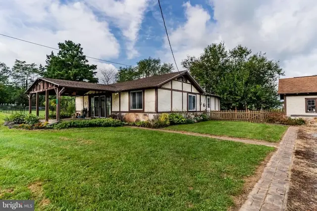 3180 Spring Rd, Carlisle