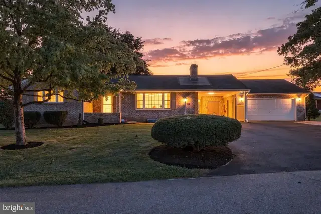 30 Birchway Dr, Chambersburg