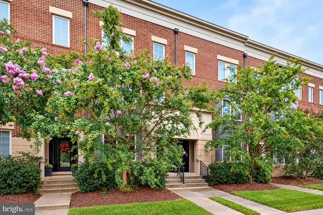 42290 Peregrine Ter, Brambleton