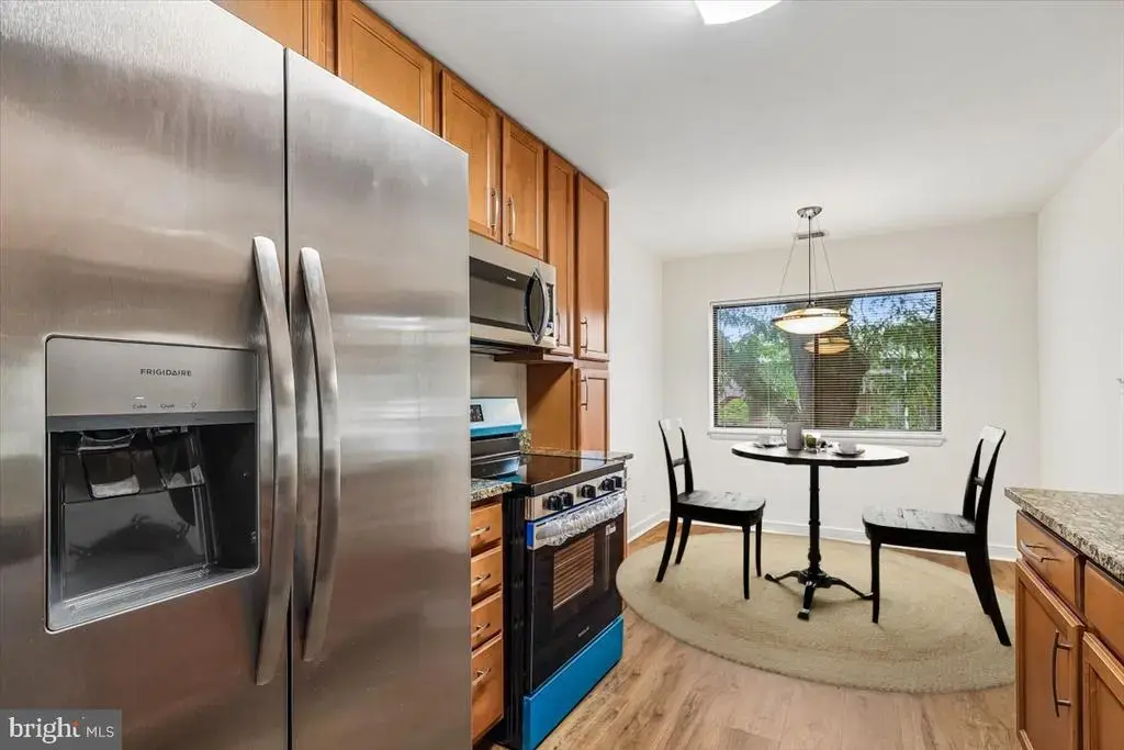 300 Hilltop Ln #300e, ANNAPOLIS