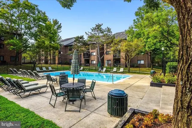 300 Hilltop Ln #300e, Annapolis