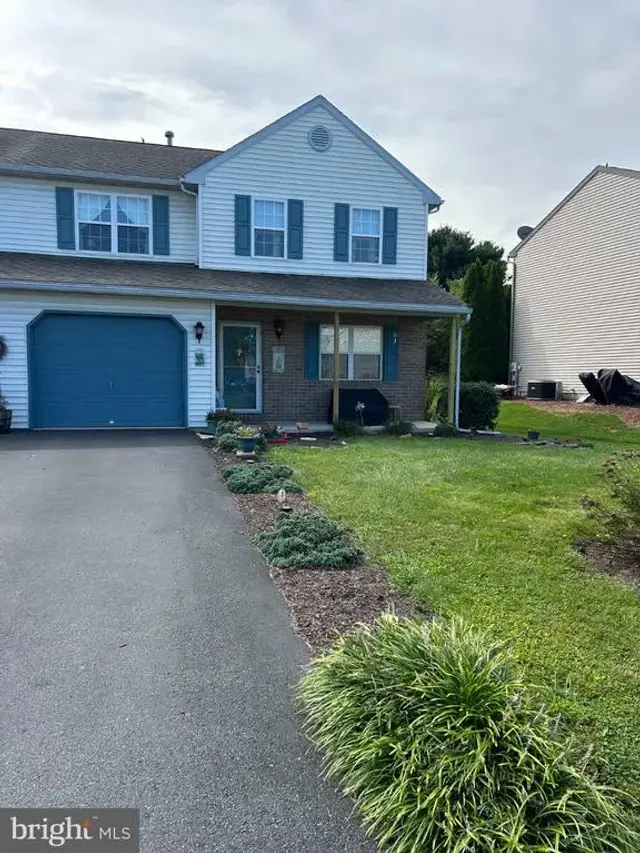 202 S View Rd, Fleetwood
